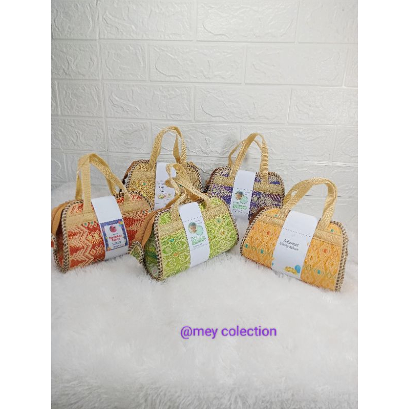 

SOUVERNIR TASMINI SONGKET HANDLE BAGS