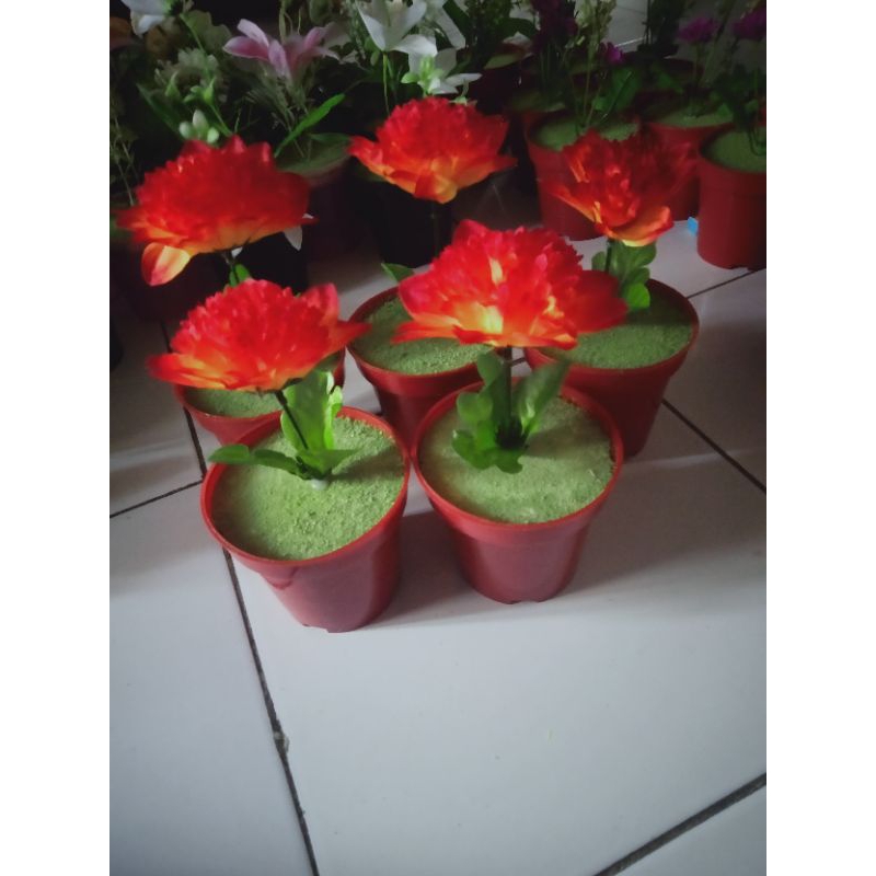 BUNGA HIAS MAWAR 8 SUDUT PLASTIK PLUS POTNYA