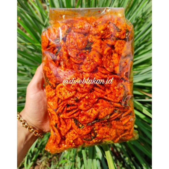 

[KODE R8JR0] kerupuk seblak seblak bantat pedas daun jeruk isi 500gram