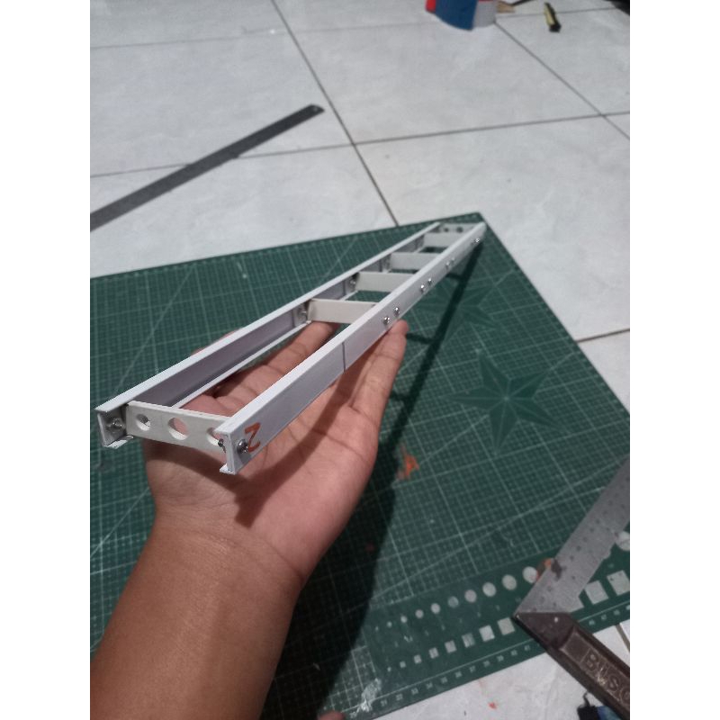 sasis miniatur truk skala 12 dan skala 14 bahan alumunium