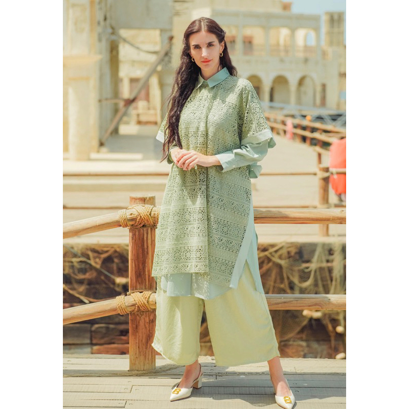 BENANG JARUM-HANNAH LACE OUTER