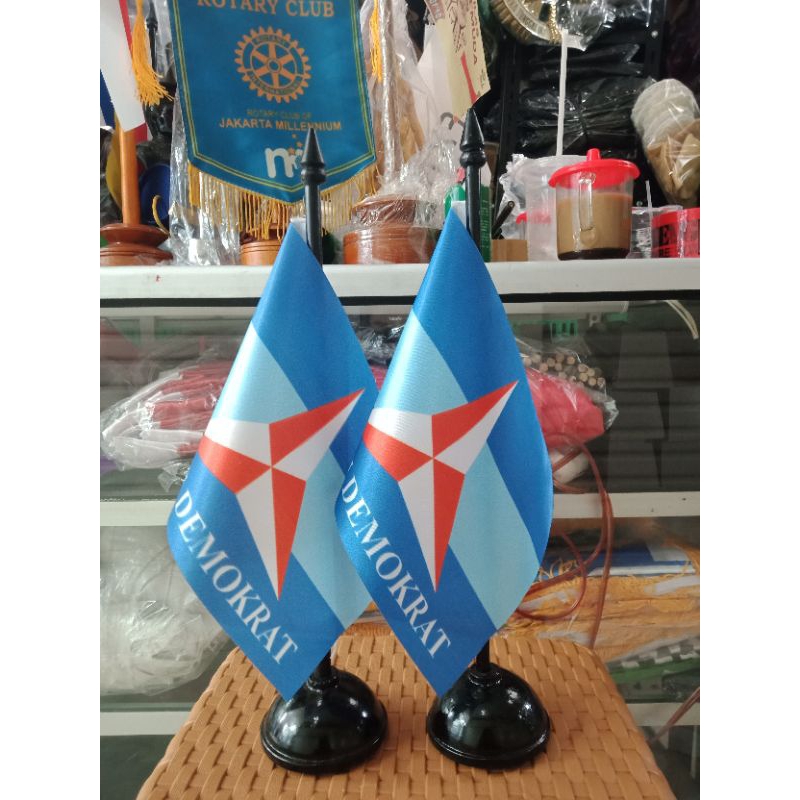 

Tiang kayu meja+bendera meja partai DEMOKRAT