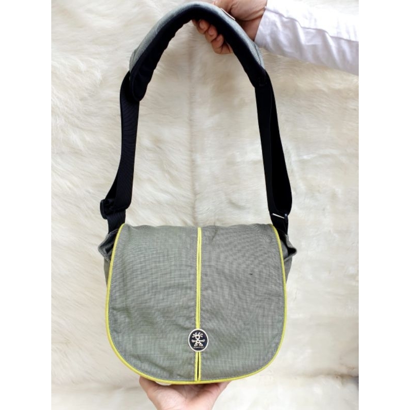 Crumpler Tas Selempang Pria Wanita Kanvas