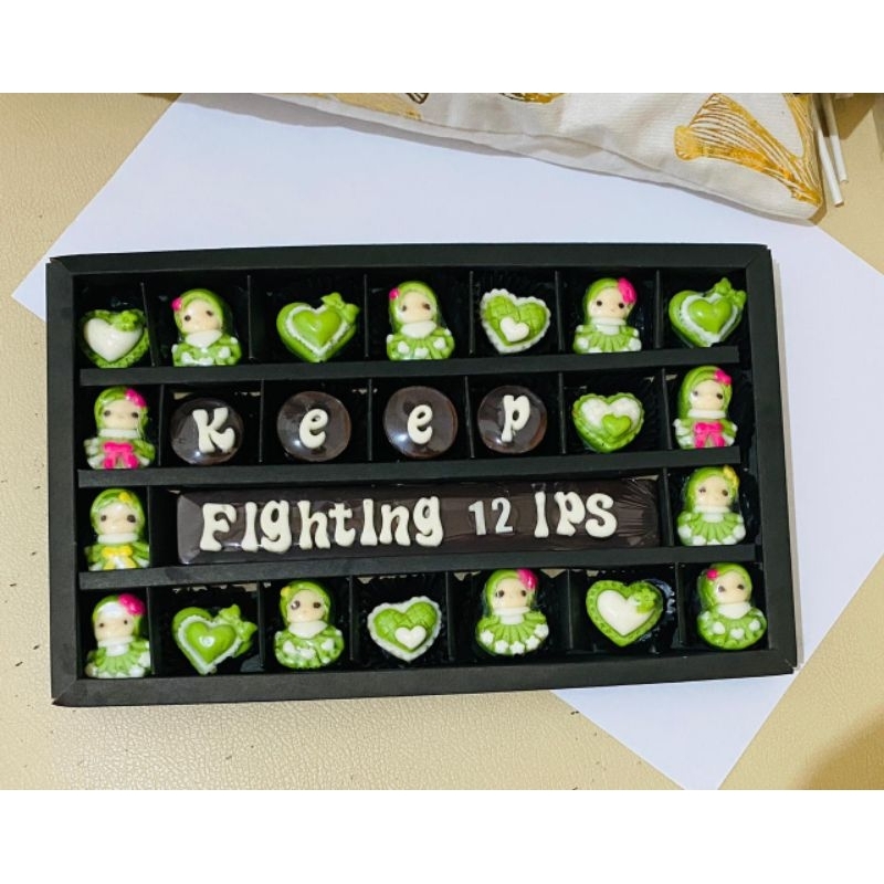 

COKLAT 28 SEKAT / HAMPERS ULANG TAHUN / HARI IBU / HAPPY WEDDING / GIFTBOX
