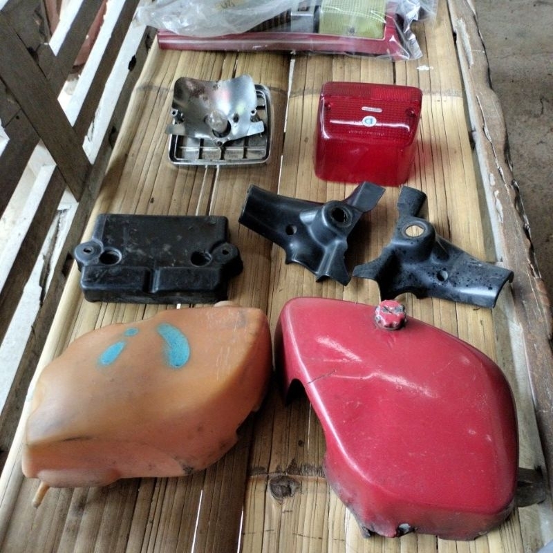 suzuki fr 80 family lampu stop bagasi tepong botol oli samping suzuki fr70 fr80 cdi/ fr 80 family ba