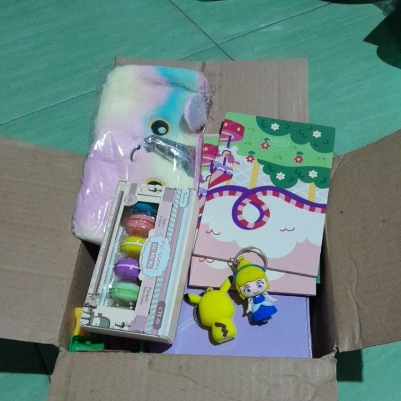 

pAket ATK box 20x20x8 paket lengkAp bisA buAt kado anak2 sekolahhh