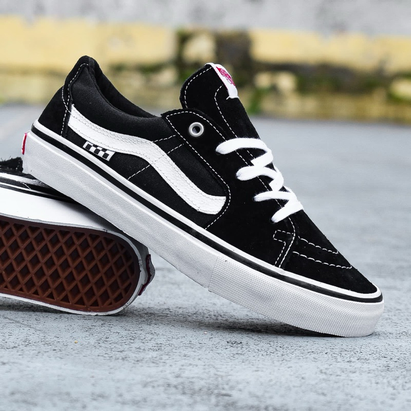Sepatu sneakers pria Vans SK8 Low Pro Skateboarding Black White