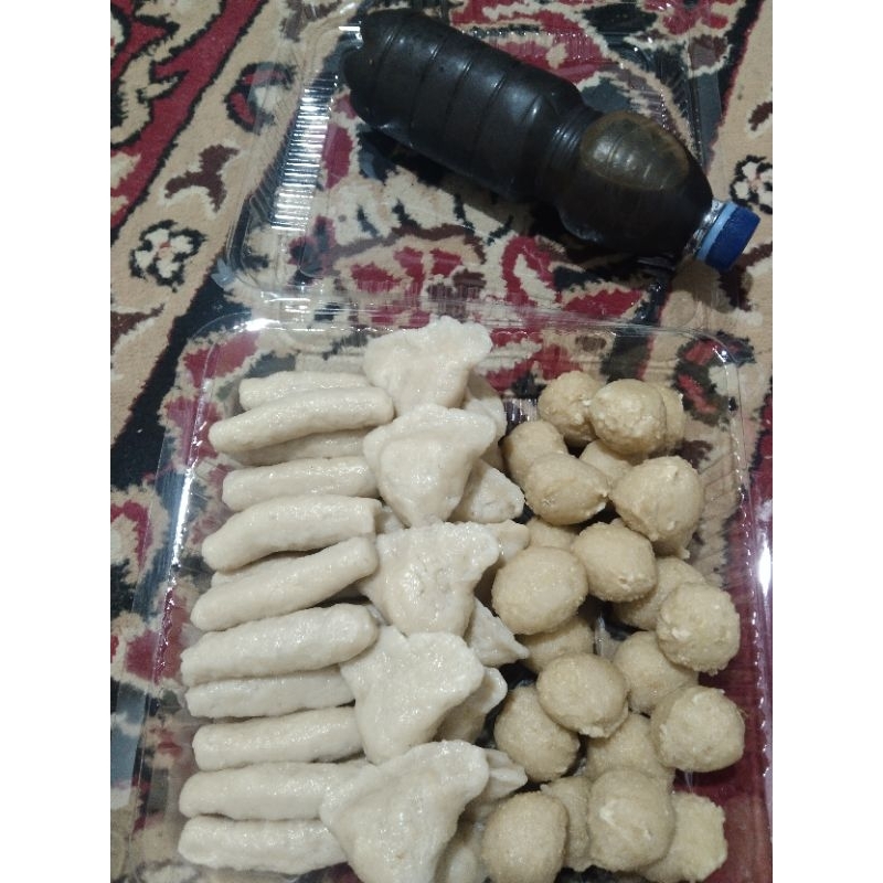 

pempek Palembang ikan kakap super paket 100rb (isi 50)
