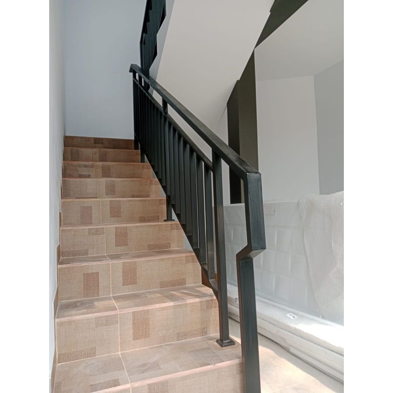Railing tangga besi