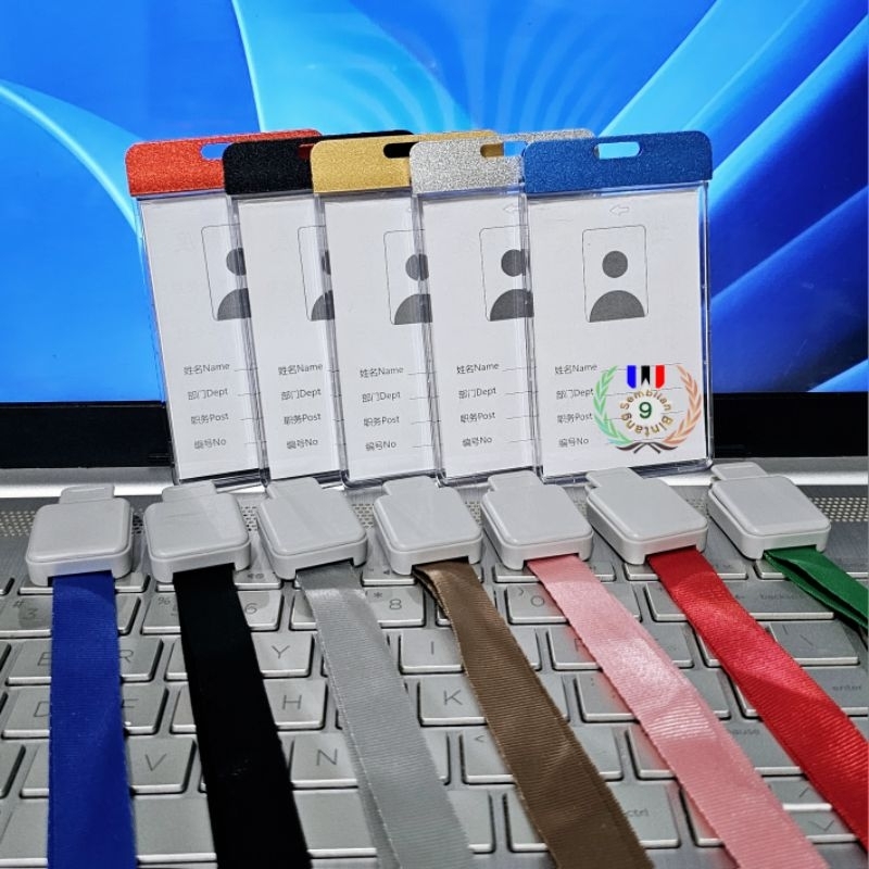 

Tempat Id Card Akrilik Alumunium Sliding Kelas Atas + Tali Lanyard Motif Solid Tarik