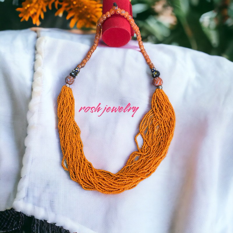 Kalung beads batu Kalimantan Asli. Perhiasan Kristal Manik. Gaya modern Tradisional. Kalung Cantik. 