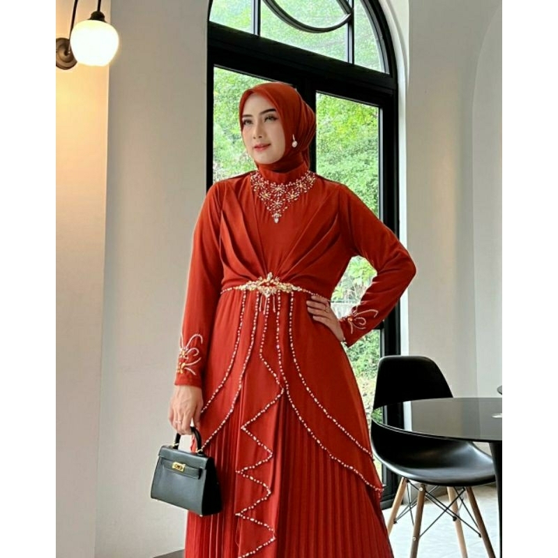 Gaun plisket premium