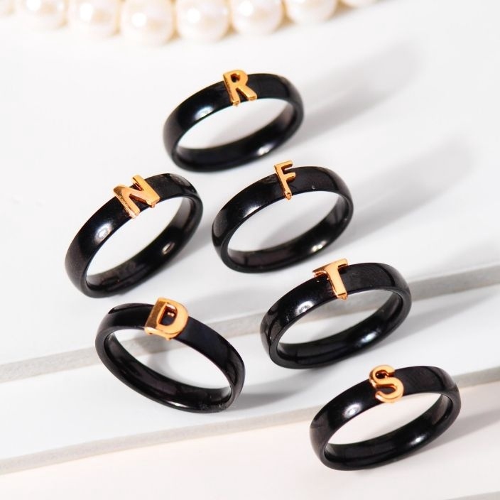 KODE ZAN077 Cincin Keramik Fashion Emas Huruf A- J ( 8 K ) - Toko Emas Gadjah