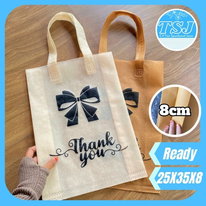 

LANGSUNG KIRIM Tas Spunbond Belanja Muat Banyak / Tas Hajatan / Tas Ulang Tahun Press Tali 25.35.8