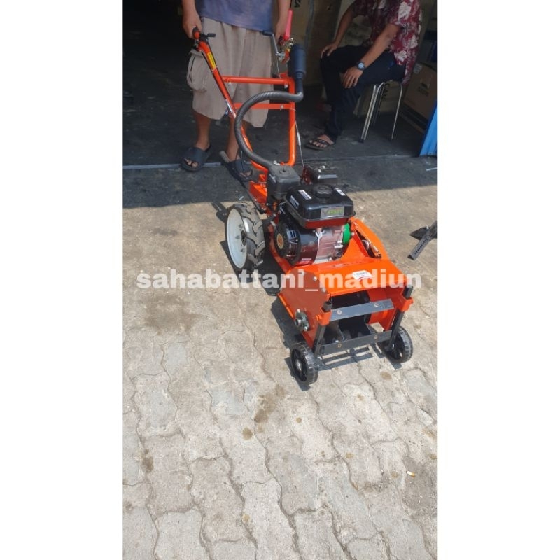Mesin Dangir Dengir Jagung KENZA KZ28 Double Gardan Mesin Penggembur Tanah di Lahan Jagung KENZA KZ2