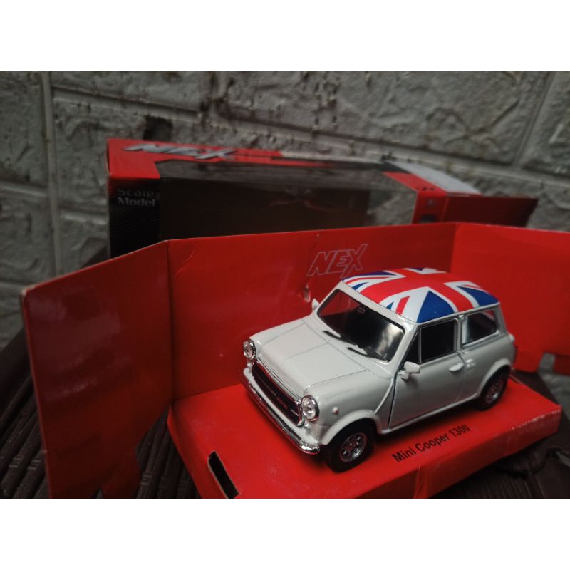 NEX WELLY MINI COOPER 1300 MORRIS ENGLAND FLAG 1:32 MINIATUR DIECAST mini atur Cocok dijadikan pajan