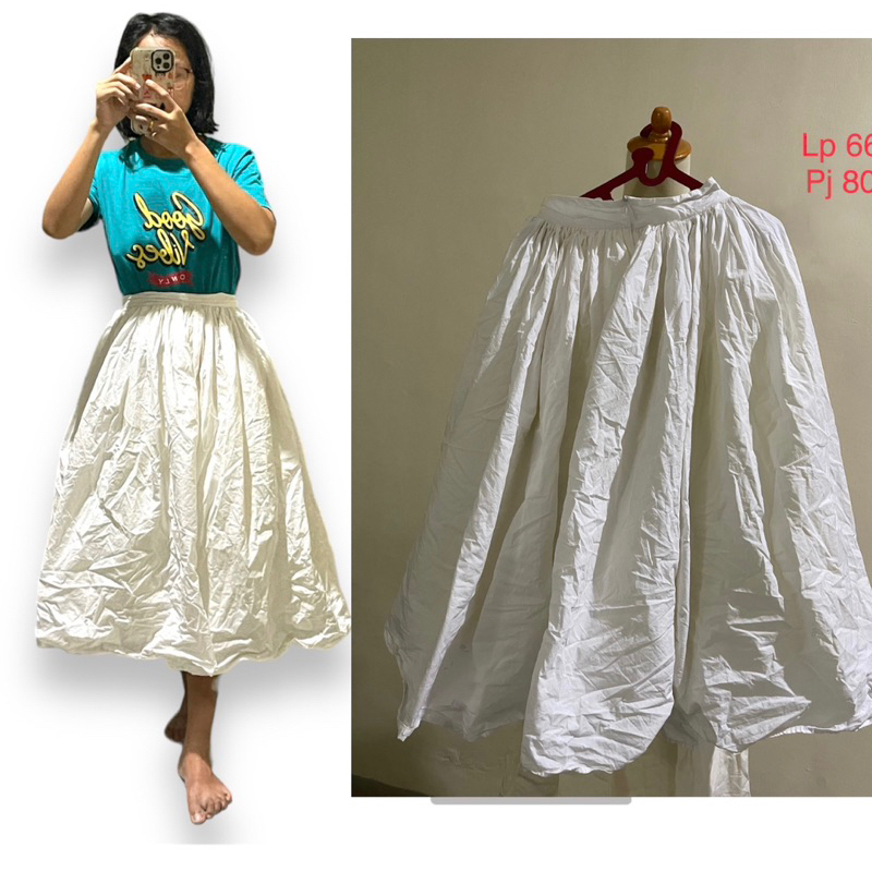 Skirt rok kembang warna putih tulang