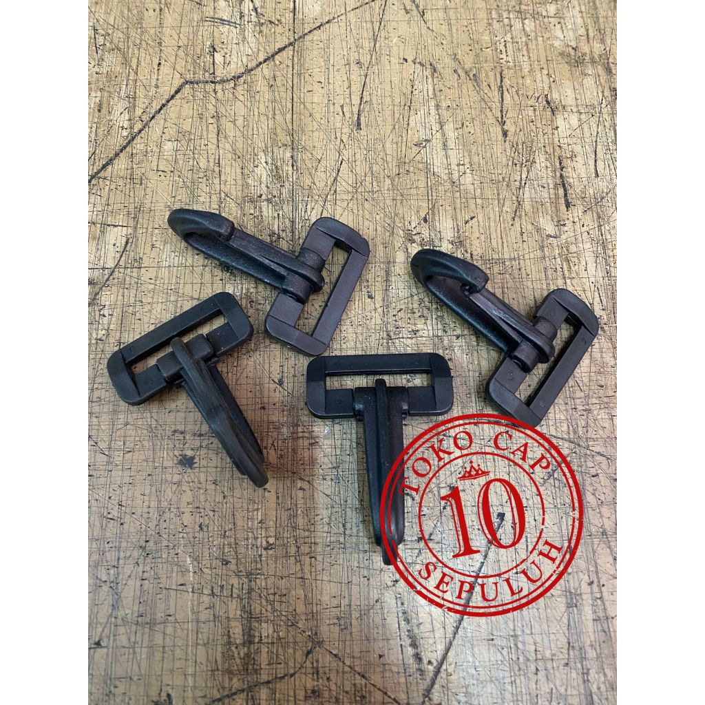 Cantelan/ cantolan/ kaitan tas plastik warna hitam 2,8cm isi 12 (1 lusin)