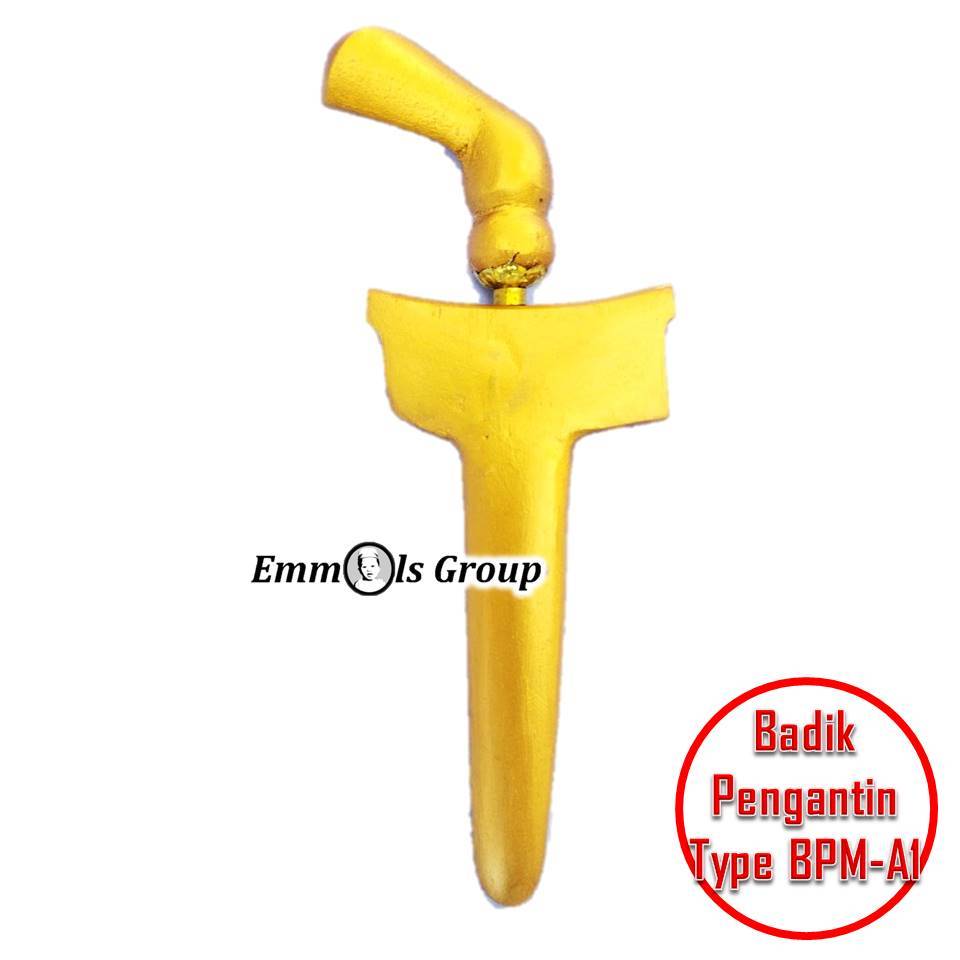 Miniatur B4d1ik Pengantin Khas BUgis Makassar Bahan Kayu Warna Kuning Type BPM A-1