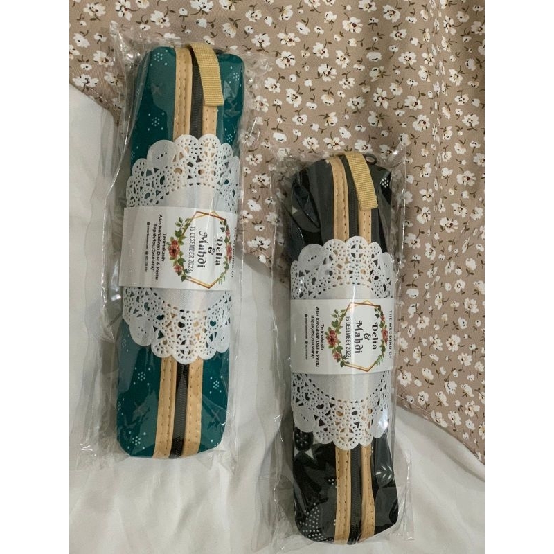 

SOUVENIR DOMPET BATIK SOUVENIR TEMPAT PENSIL