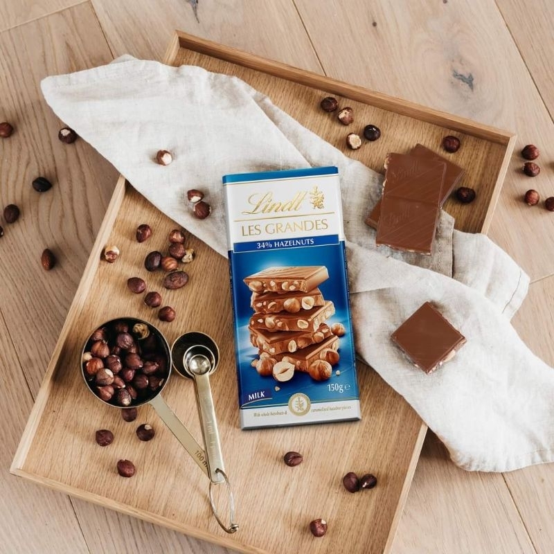 

Ay00! Coklat Lindt Les Grandes Chocolate Milk Dark Cokelat Almond Hazelnut Caramel 150 Gram Lindt