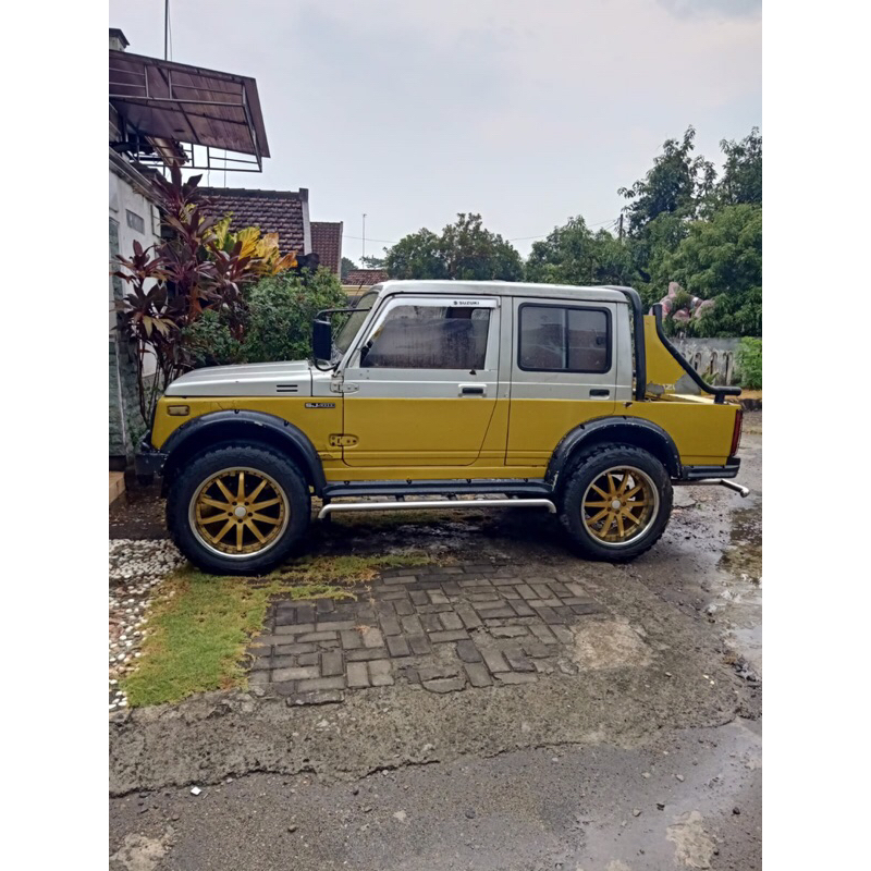 Mobil Suzuki Katana SC 2WD Jeep 1989 970 cc Silver Kuning Bensin Original Kolektor