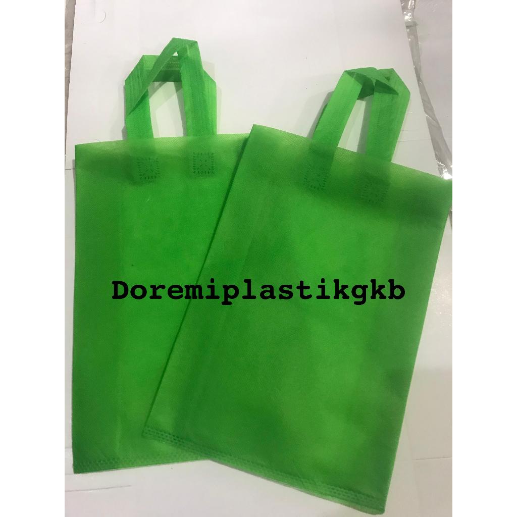 

[1LUSIN=12PCS]Tas press 20X30/Tas spunbond/Tas belanja/Tas kain goodiebag model tali