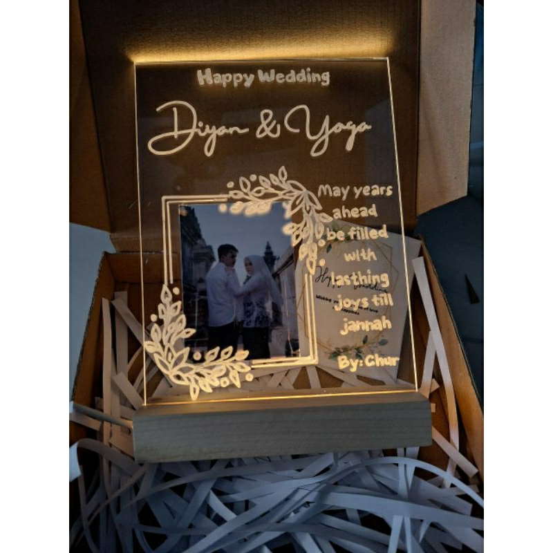Akrilik custom kado hadiah wedding, wisuda, ulangtahun, lampu led tidur akrilik custom