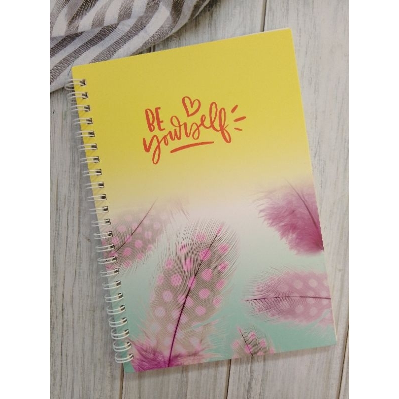 

NOTEBOOK A5 SPIRAL A5-2510 MOTIF BULU ISI 48 LEMBAR/ SPIRAL BESI KERTAS BERGARIS