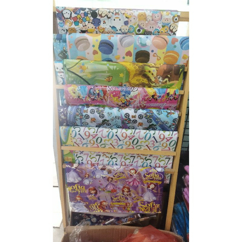 

Kertas Kado bebas pilih karakter cewe cowo