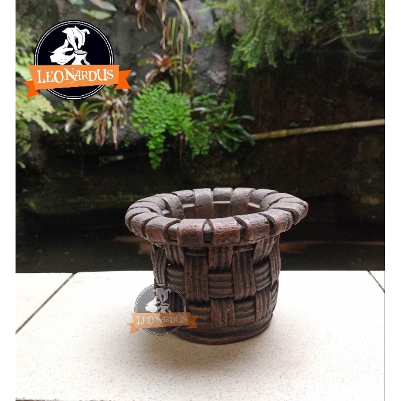Pot Anyaman Unik dari Tanah Liat Gerabah