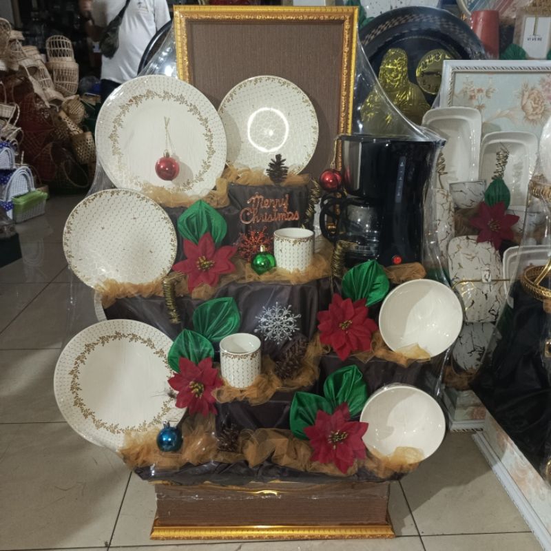 

Parcel imlek Natal Pecah Belah Dinner Set 1/2 Sango + Coffe Maker
