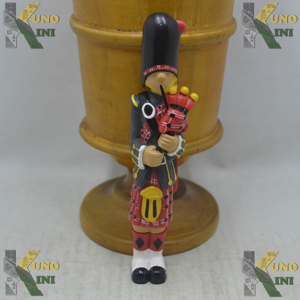 

SCOTTISH BAGPIPER ENGLISH PEN, from U.K