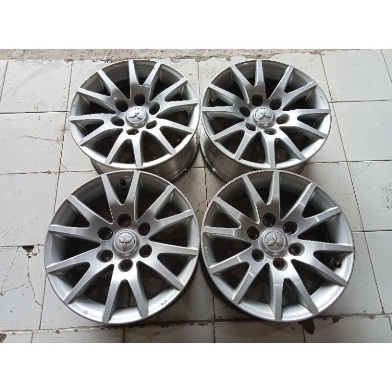 velg oem mobil pajero ring 17 lebar 7,5 et 38 baud 6x139