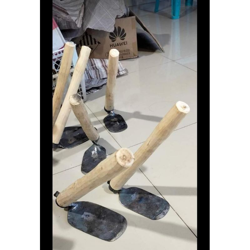 Cangkul/Alat tani/ Peralatan kebun