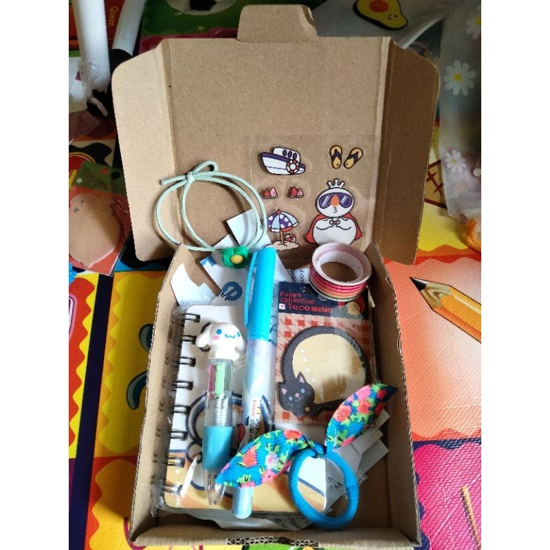 

Hampers unyu serba biru.