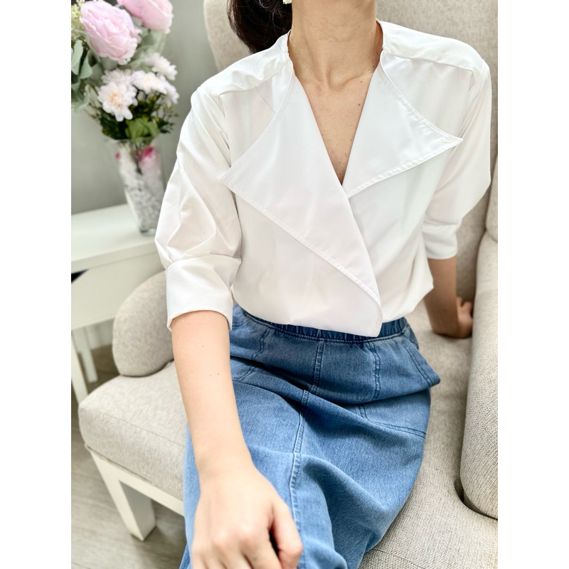 WITNESS FRENCH FLAP V-NECK / KEMEJA V-NECK WANITA / WHITE SHIRT/ V-Neck Shirt Top / CNY TOP / Atasan