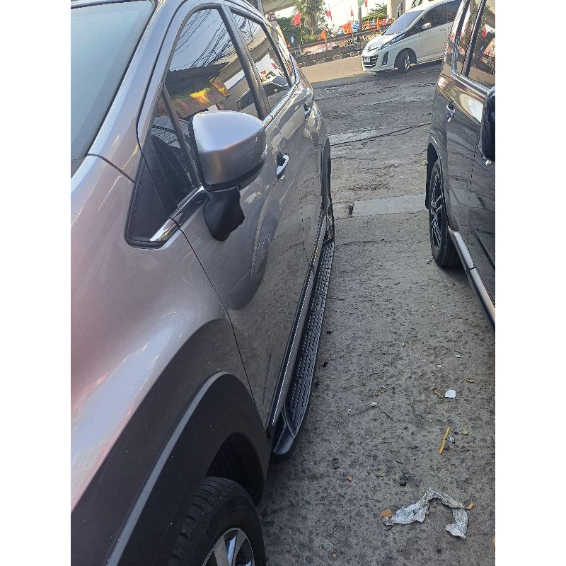 Foot step samping mobil xpander cross model elegant hitam