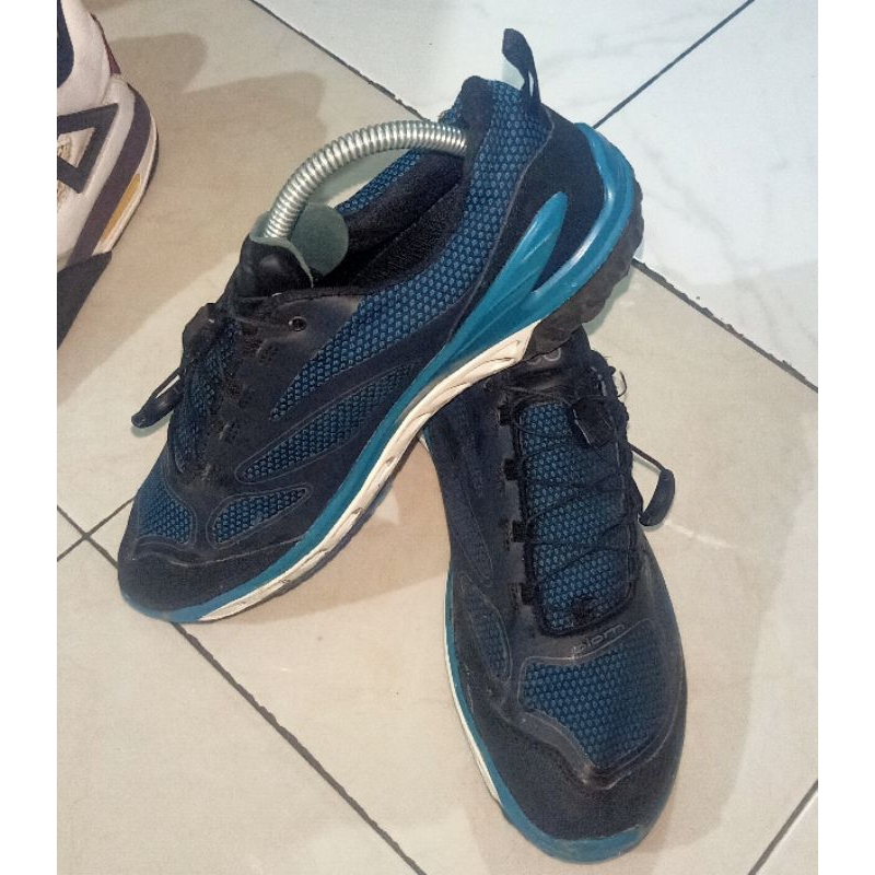 sepatu Ecco Gore-tex running bagus