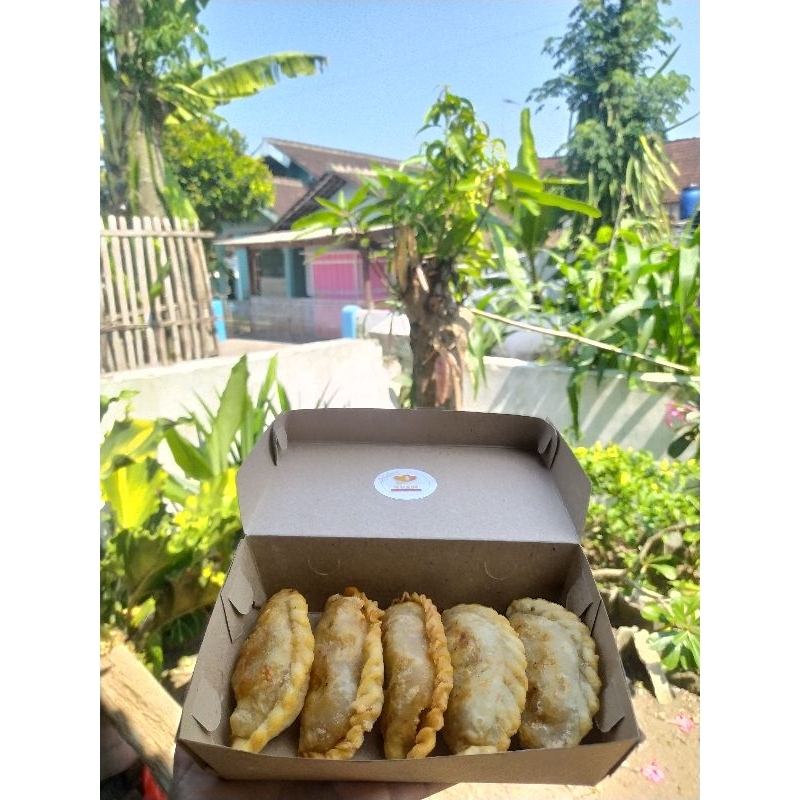 

Cireng isi ayam suwir pedas/ cireng / cireng frozen