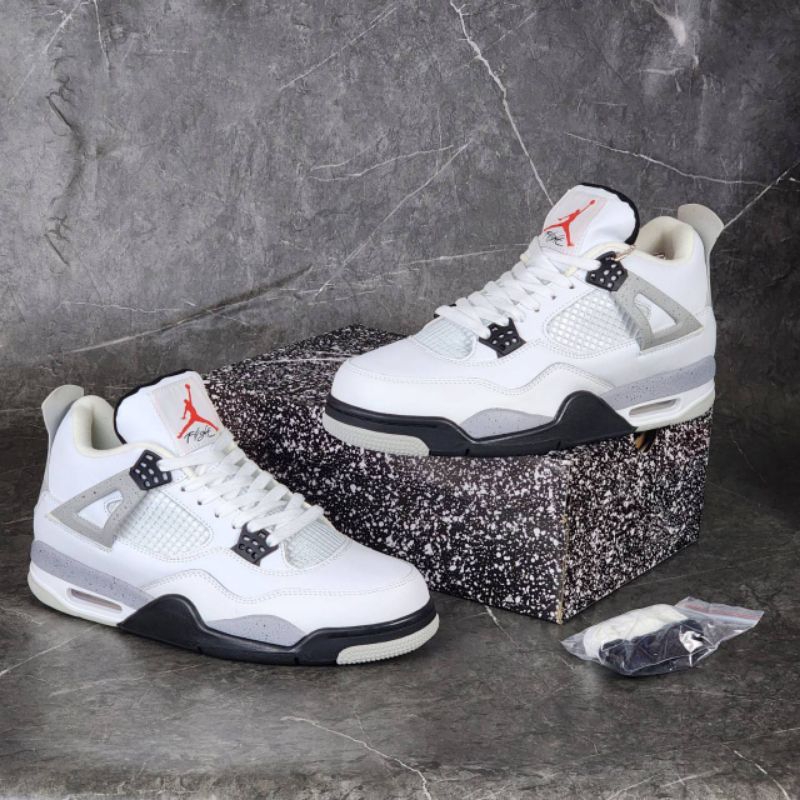 NIKE JORDAN 4 RETRO WHITE CEMENT FULL TAG (BNIB)