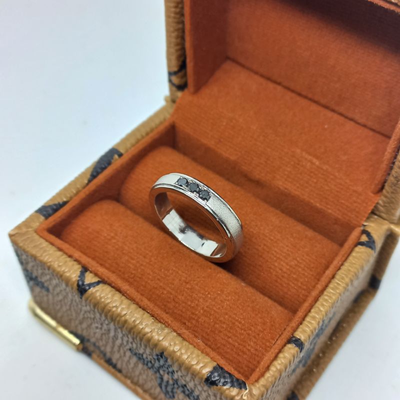 cincin berlian hitam asli free memo