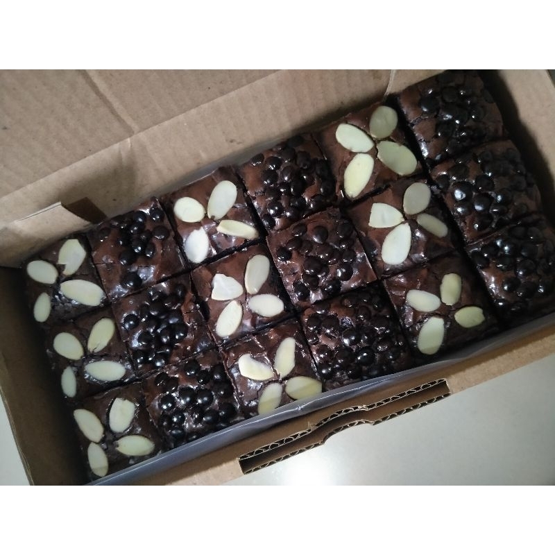 

Shiny Brownies 20x10