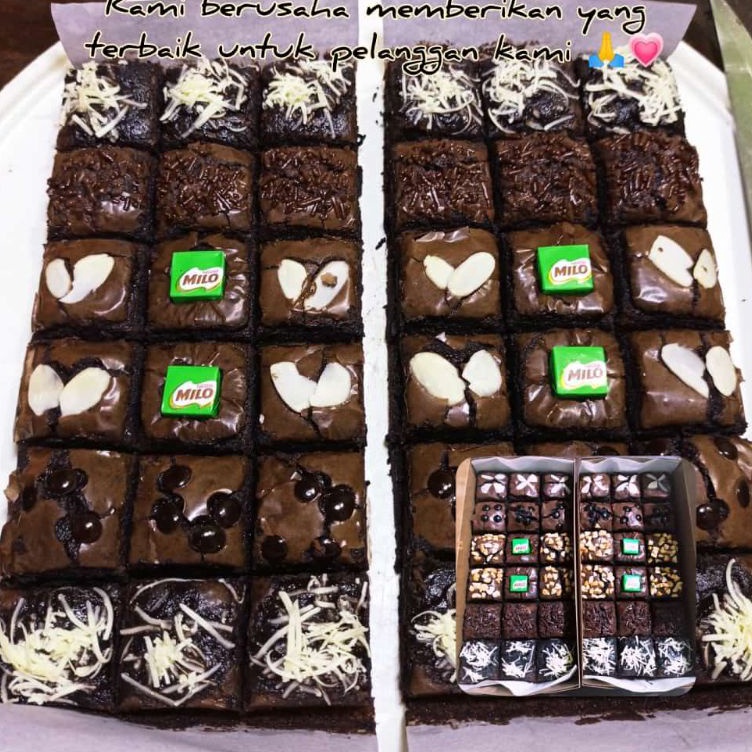 

fudgy brownies dark chocolate 18 bitespcs fresh berkualitas