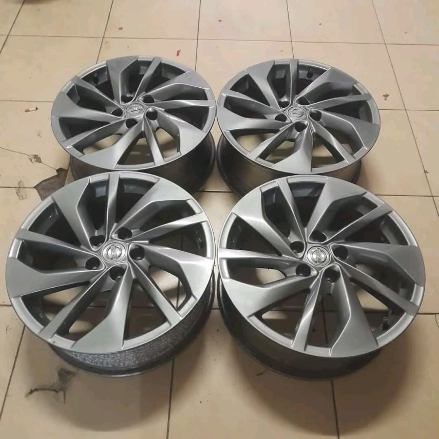 VELG MOBIL BEKAS R18 BAUT 5 STD X TRAIL R18X7 5X114ET45