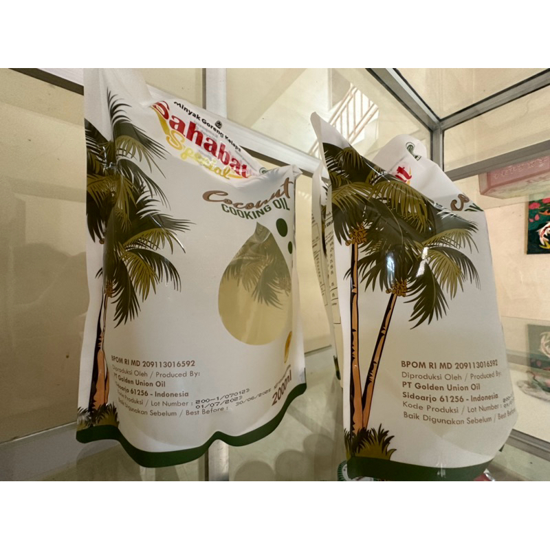 

minyak goreng kelapa sahabat pouch 2 liter coconut cooking oil