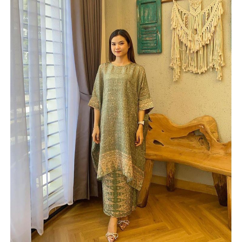 Bluse kaftan batik viscos. set tunik jupri cipratan. outfit kondangan