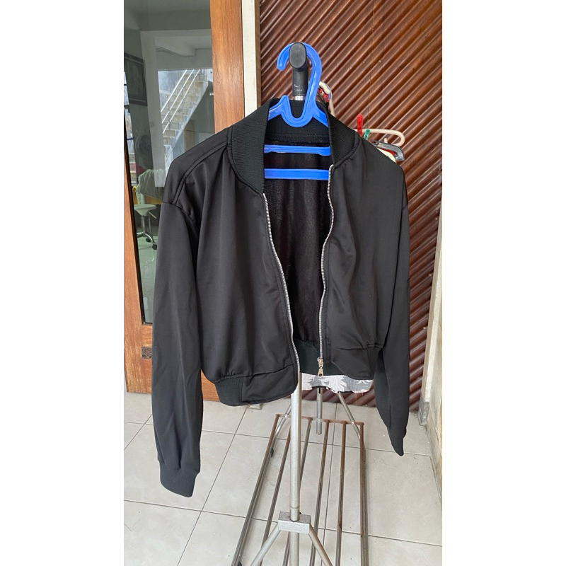 black bomber jacket
