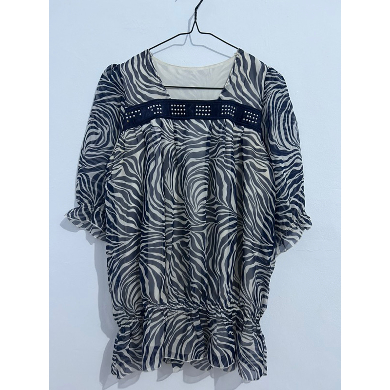 233 blouse vintage motif zebra navy putih pl preloved thrift