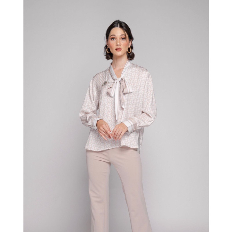 Ayu by Ayu Lestari X Olla Ramlan  Autogram Blouse available